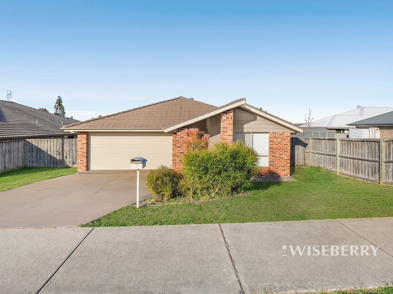7 Finch Cres, Aberglasslyn, NSW 2320 - realestate.com.au