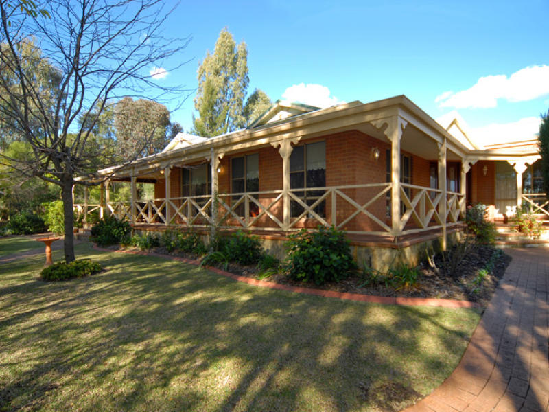 12 Livingstone Drive, Canning Vale, WA 6155