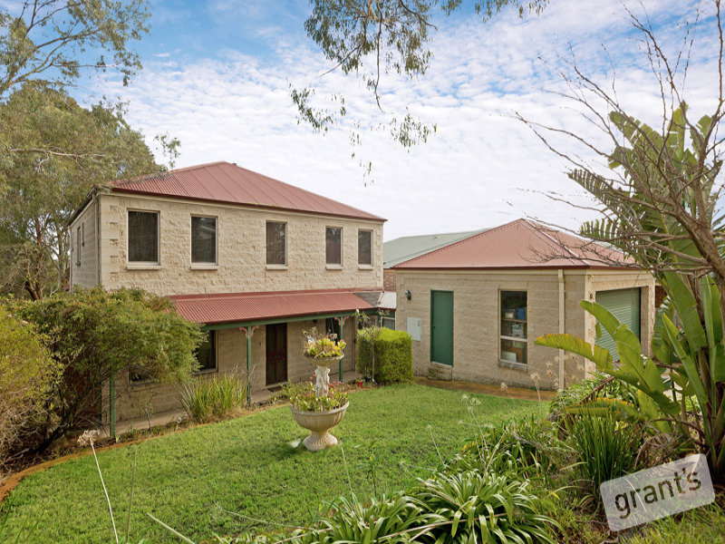 11 Allunga Parade, Berwick, Vic 3806 Property Details