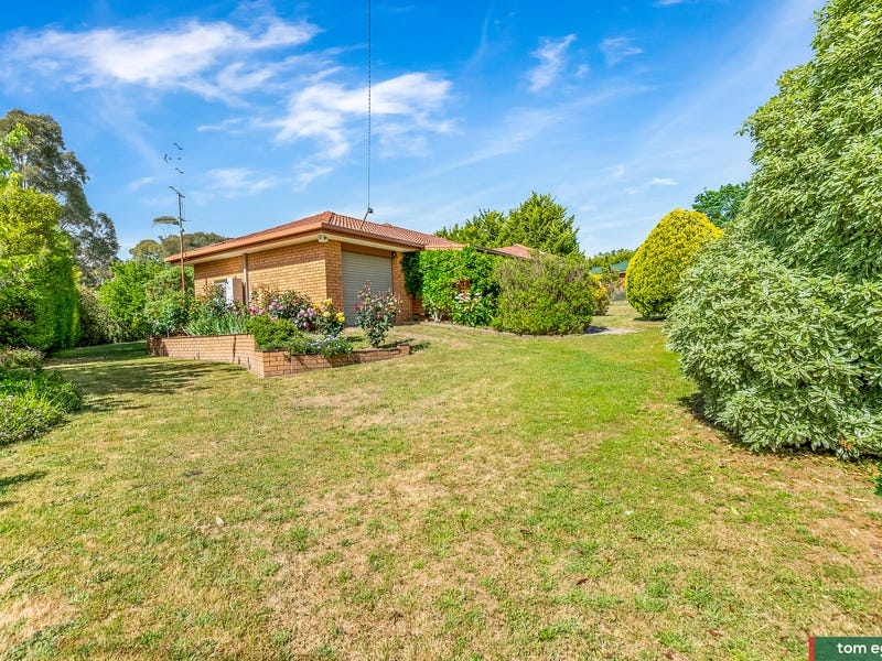 8 Bridge Street, Pyalong, Vic 3521 House for Sale