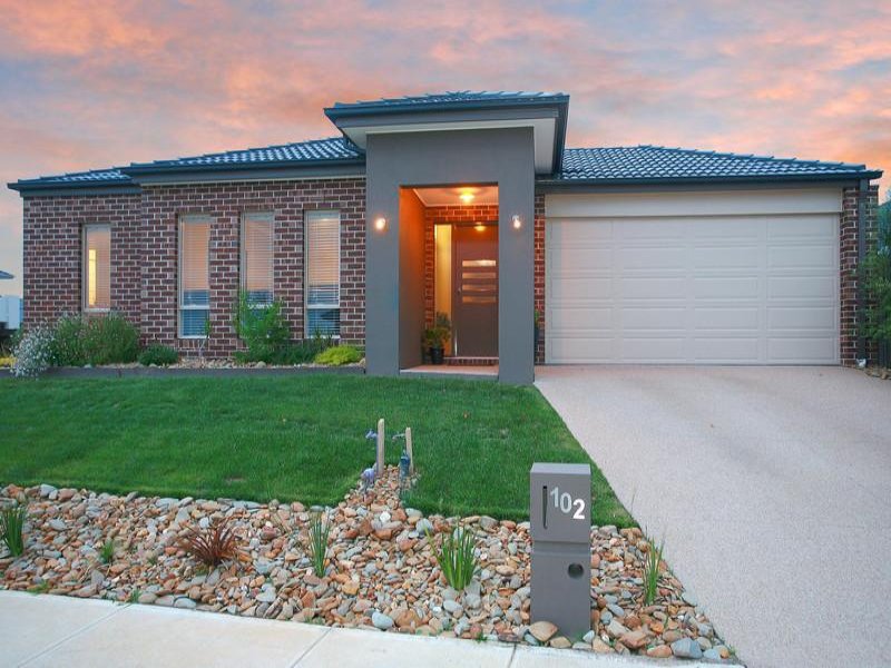 102 Sandarra Boulevard, Sandhurst, Vic 3977 Property Details