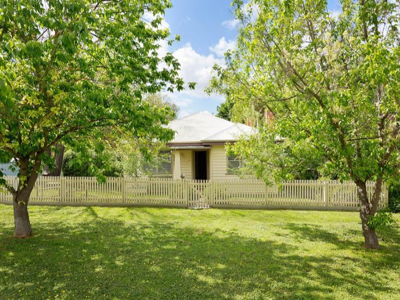 6 Caroline Street, Castlemaine, Vic 3450 Property Details