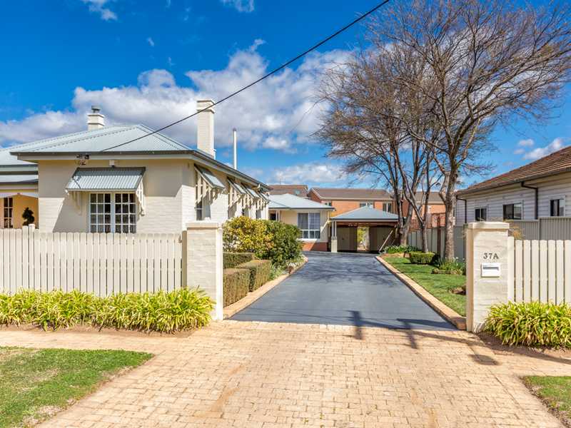 37 Molonglo Street, Queanbeyan, NSW 2620 Property Details