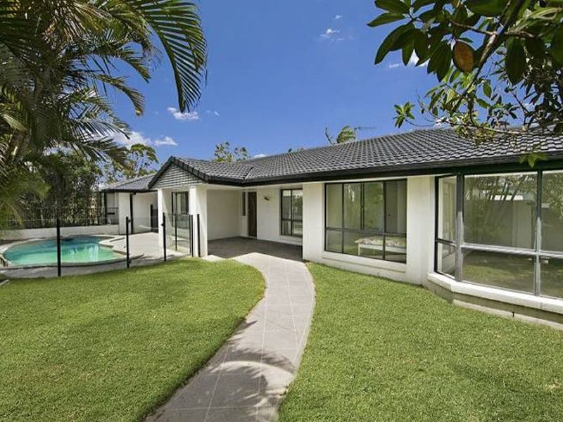 2 Chartwell Drive, Benowa, Qld 4217 Property Details