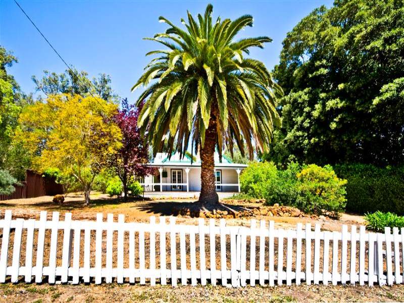 23 Lyndhurst Road, Kalamunda, WA 6076 Property Details