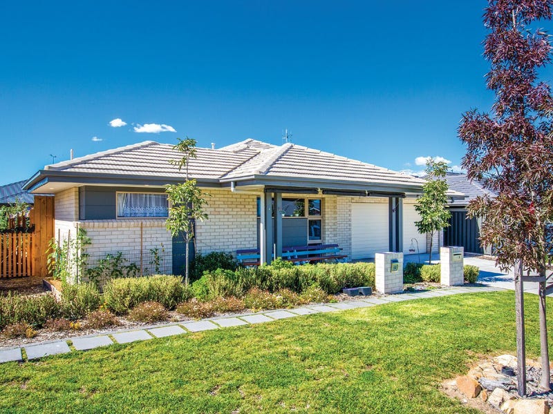 14 Henshaw Street, Googong, NSW 2620