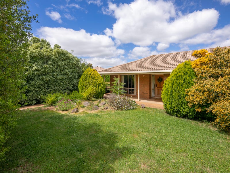 13 Robb Drive, Romsey, Vic 3434 Property Details