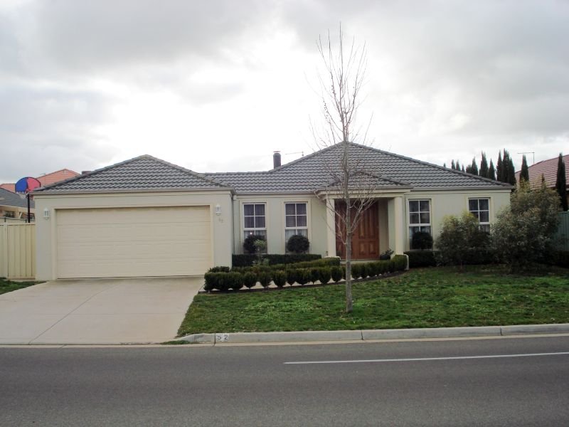 52 Stirling Drive, Lake Gardens, VIC 3355
