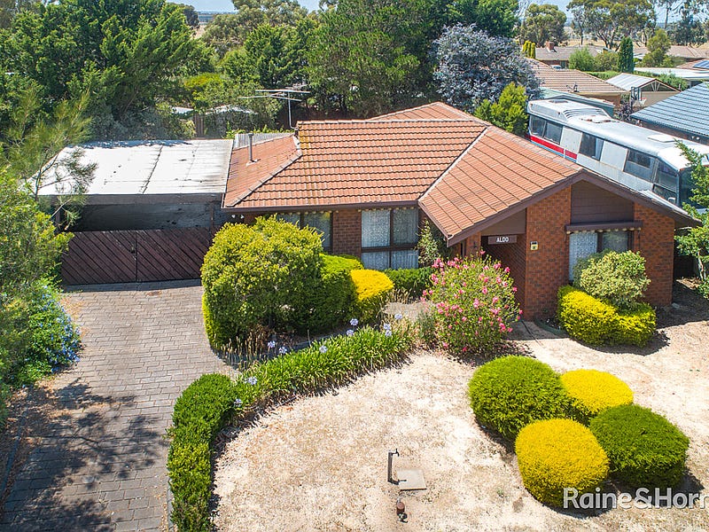 6 Walton Heath Court, Sunbury, VIC 3429