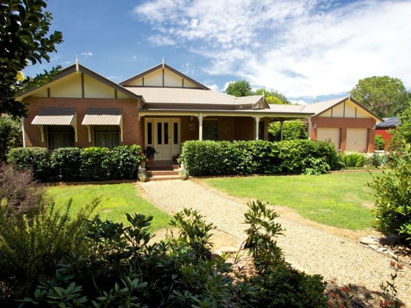 4 Alexandra Court, Bright, Vic 3741 Property Details