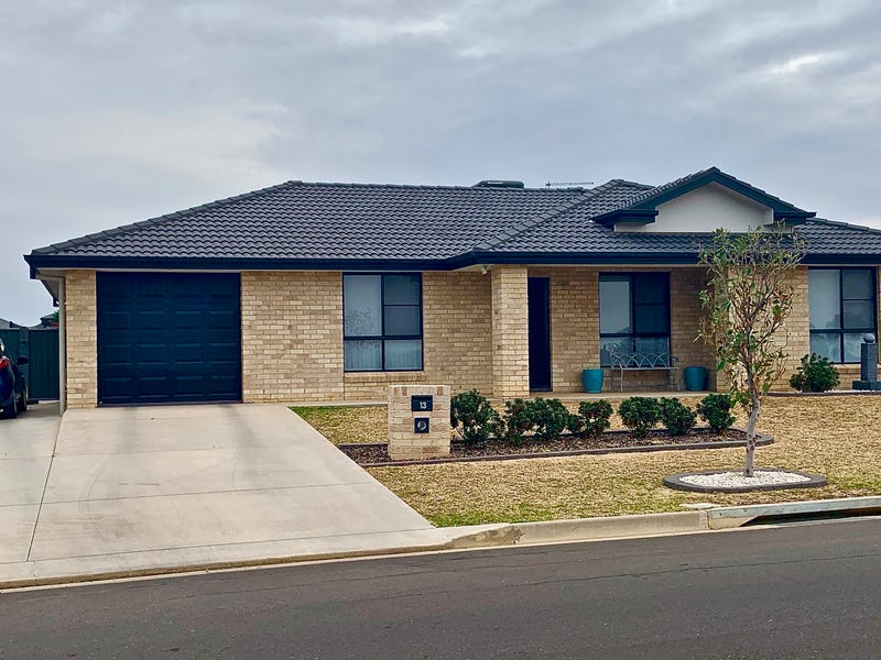 13 Grand Meadows Drive, North Tamworth, NSW 2340