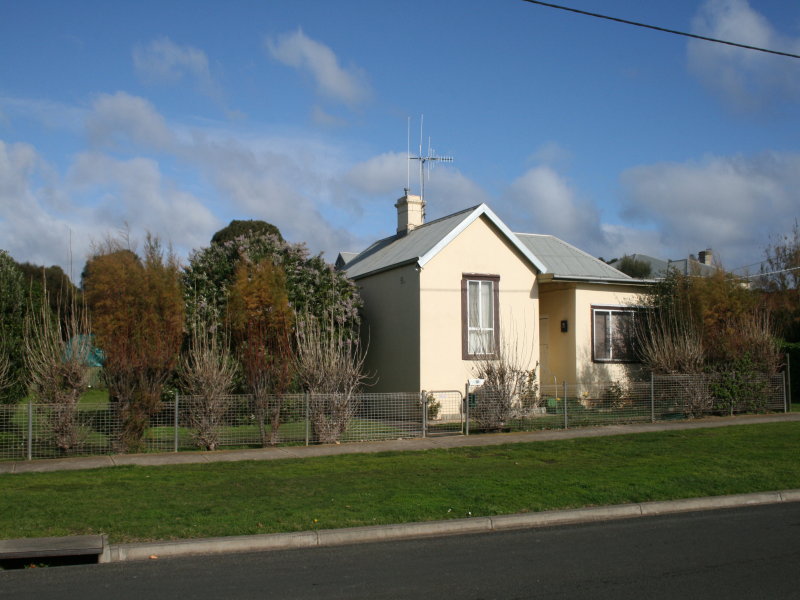 35 Elliott Street, Warrnambool, Vic 3280 Property Details