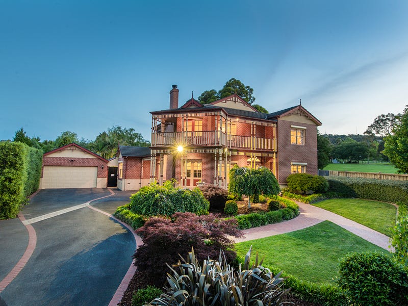 12 Rosewood Boulevard, Lysterfield, Vic 3156 Property Details