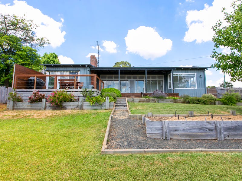 2 Balmoral Crescent, Drouin, Vic 3818 House for Sale