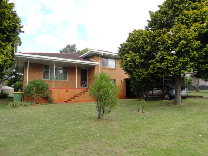 32 Cranley Street, South Toowoomba, QLD 4350