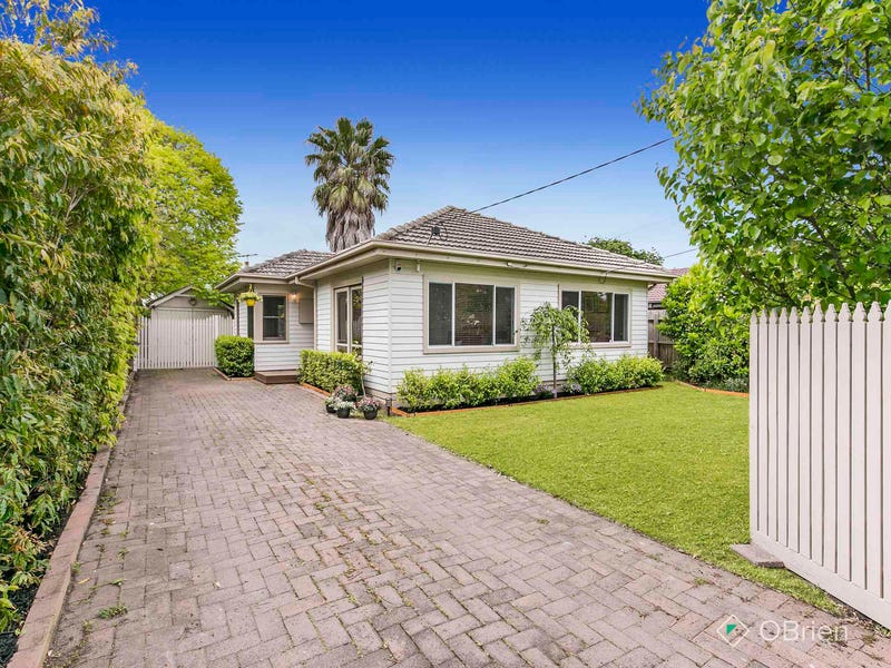 16 Bayside Grove, Seaford, Vic 3198 Property Details