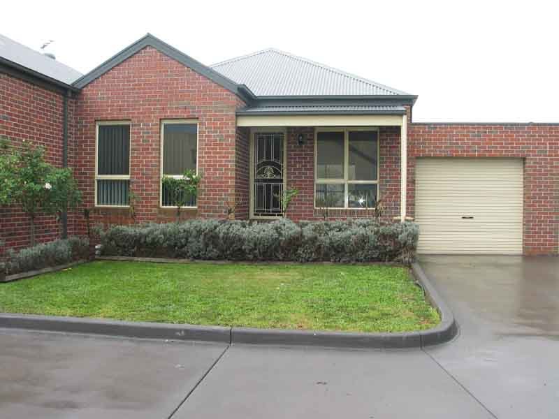 13/10 Parkhill Drive, Berwick, Vic 3806 Property Details