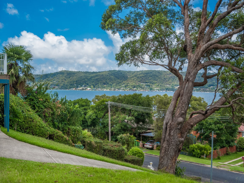 8A Noonan Point Avenue, Point Clare, NSW 2250