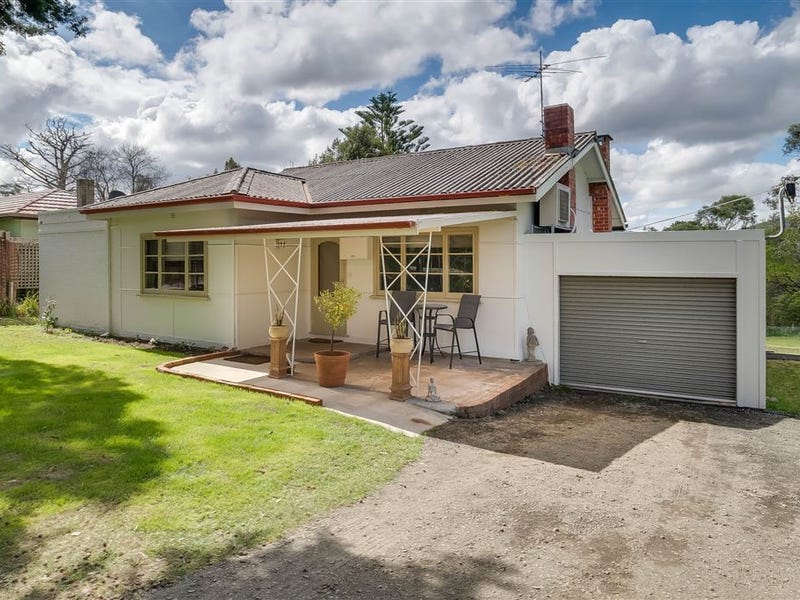 11 Temple Road, Belgrave South, VIC 3160