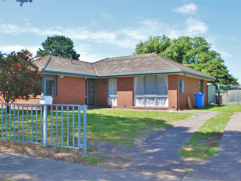 22 Endeavour Drive, Cranbourne North, VIC 3977