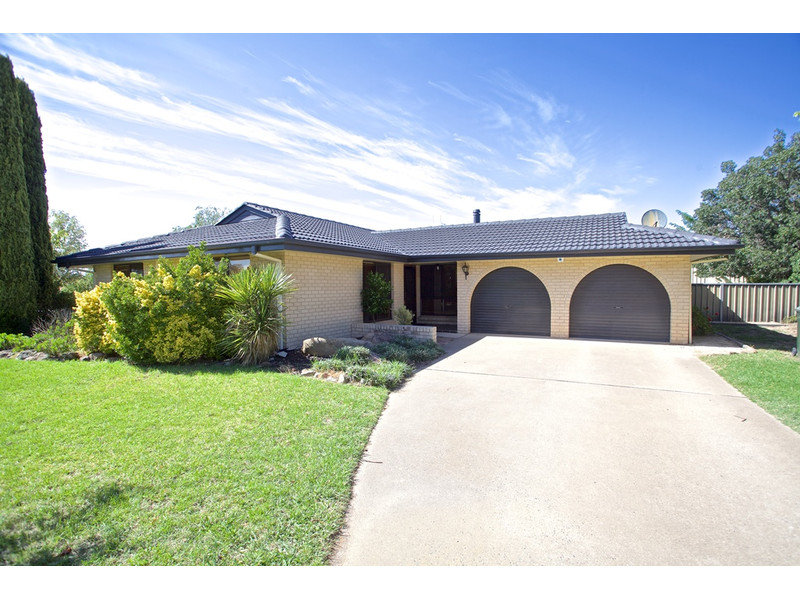 1 Elphinstone Place, Bathurst, NSW 2795 Property Details