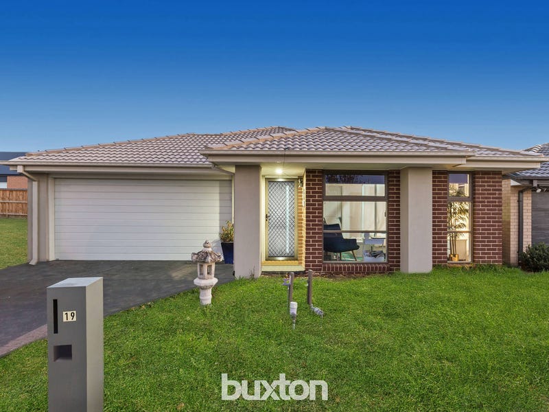 19 Caversham Drive, Pakenham, VIC 3810