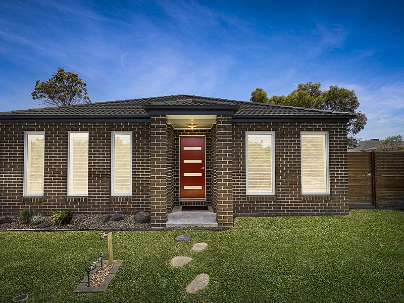 5 Steinbeck Lane, Narre Warren, VIC