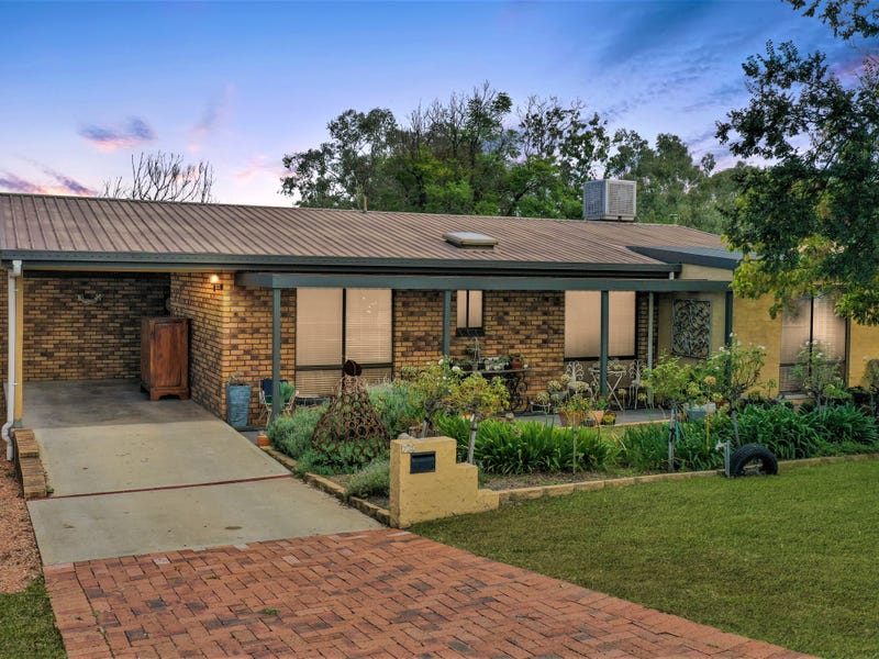 70 Nowland Avenue, Quirindi, NSW 2343