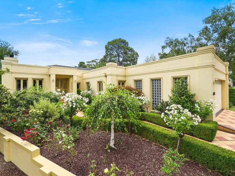 33 Quarry Hills Drive, Berwick, VIC 3806