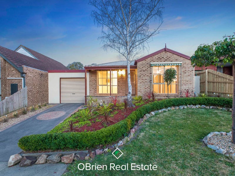 24 Valley View Crescent, Berwick, Vic 3806 Property Details