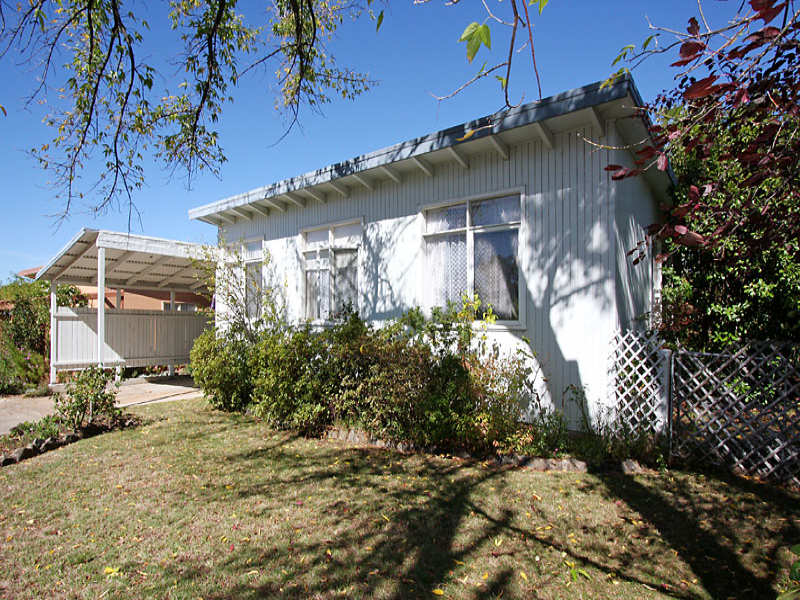 126 Captain Cook Cres, Narrabundah, ACT 2604