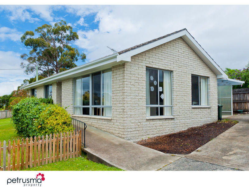 15 Cutana Parade, Snug, TAS 7054