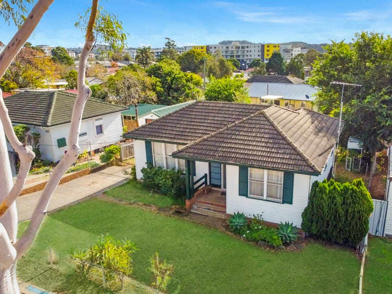 95 Lindesay Street, Campbelltown, NSW 2560 House for Sale