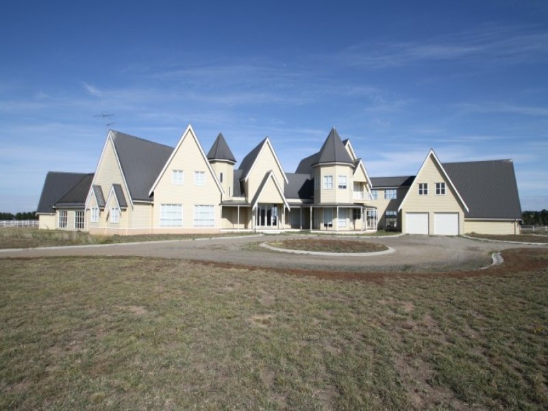 39 Namnan Way, Gisborne South, VIC 3437