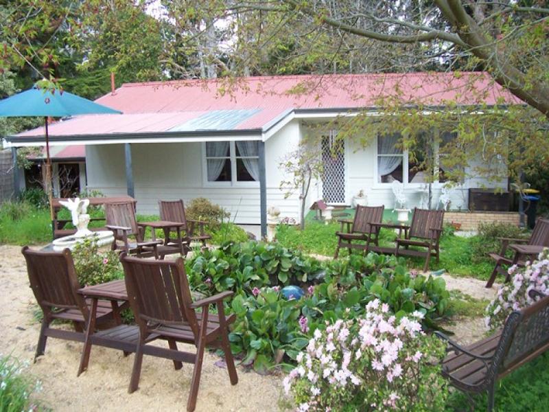 9 White Avenue, Crafers, SA 5152 Property Details