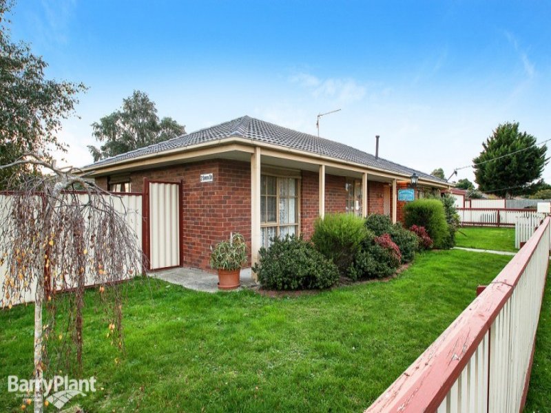 2 Simon Drive, Pakenham, VIC 3810 - realestate.com.au