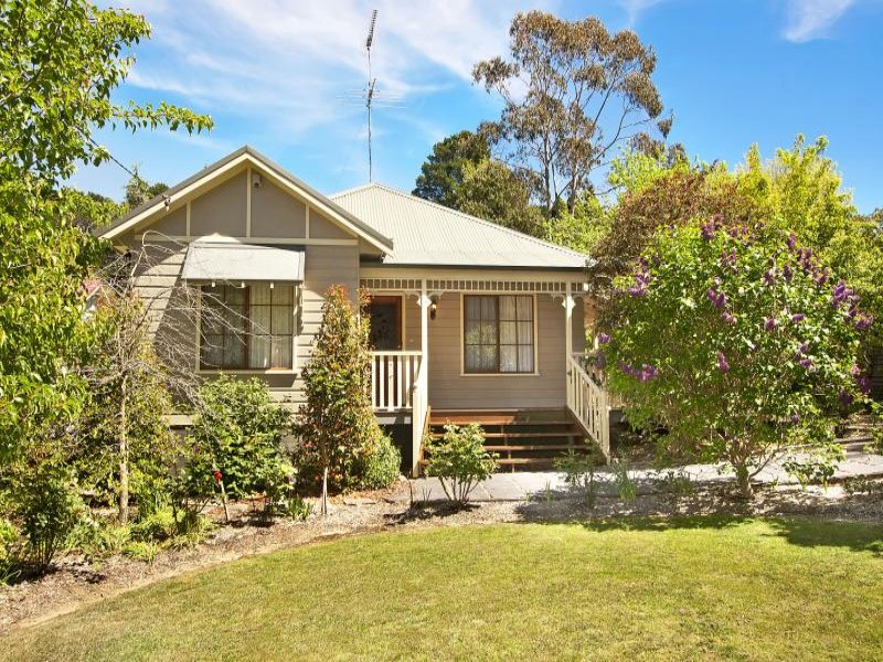 81 Falls Road, Wentworth Falls, NSW 2782