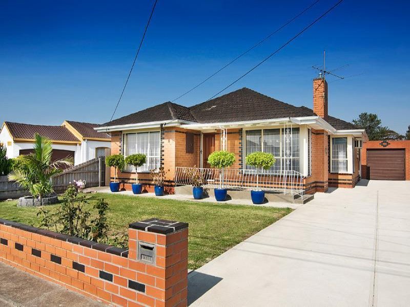 17 Chaumont Drive, Avondale Heights, VIC 3034