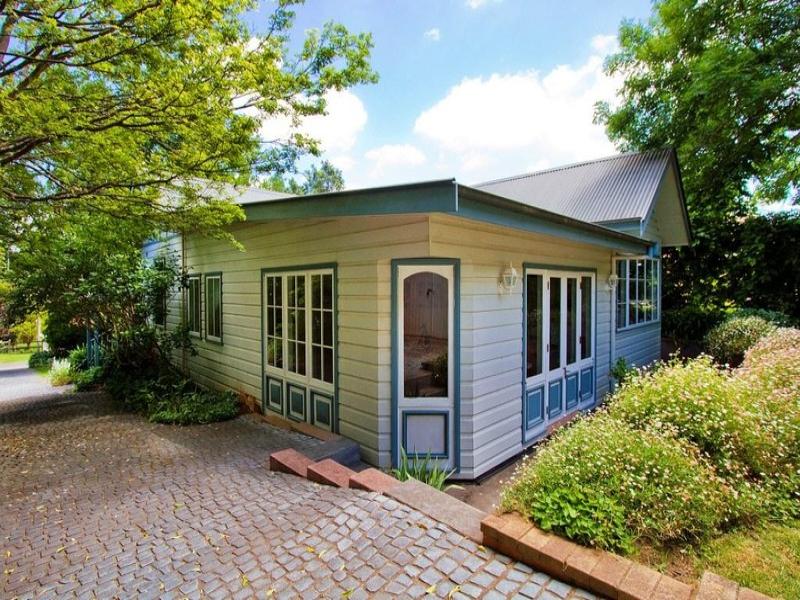 6 Clearview, Bowral, NSW 2576 Property Details