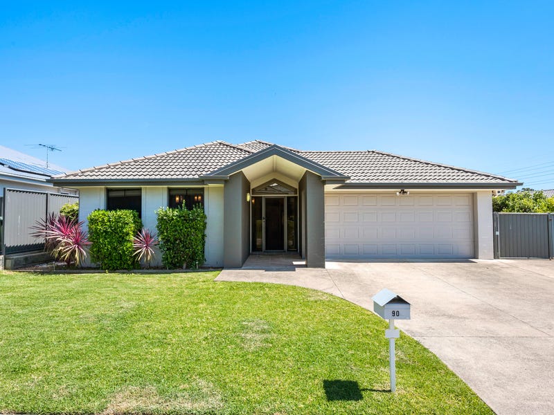 90 Dalmeny Drive, Macquarie Hills, NSW 2285