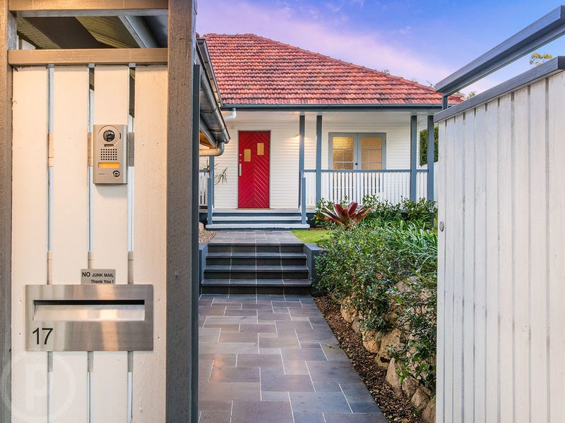 17 Pemberton Street, Tarragindi, QLD 4121