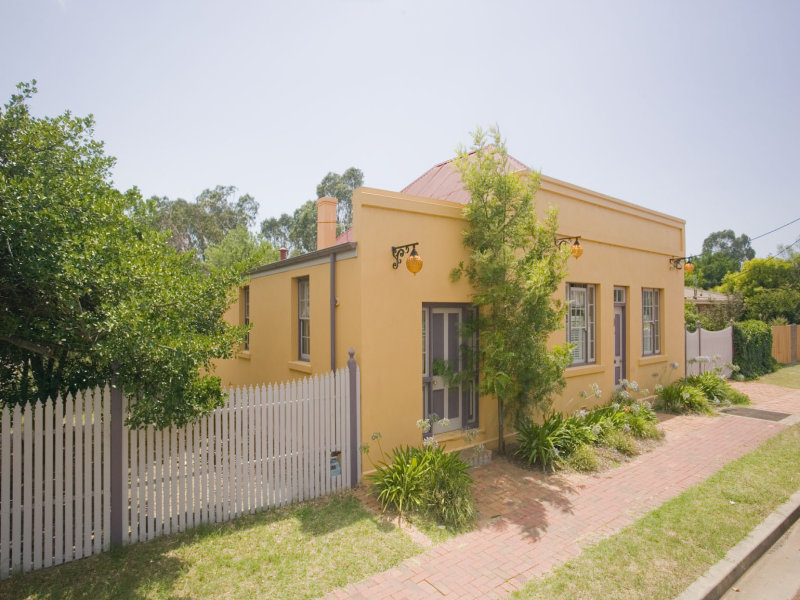 38 MacQuiod Street, Queanbeyan, NSW 2620 Property Details