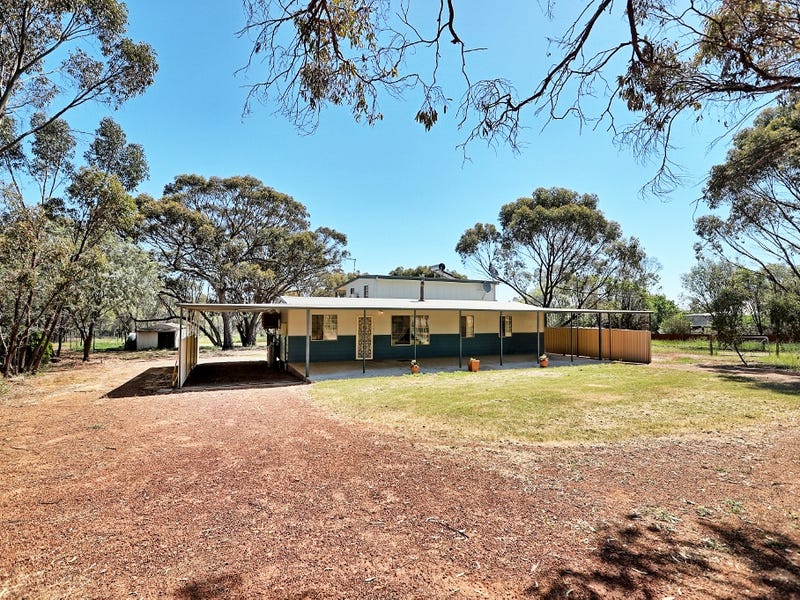 33 Russell St, Cuballing, WA 6311 Property Details