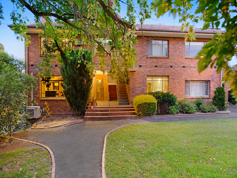 1/110 Lower Heidelberg Road, Ivanhoe, Vic 3079 Property Details