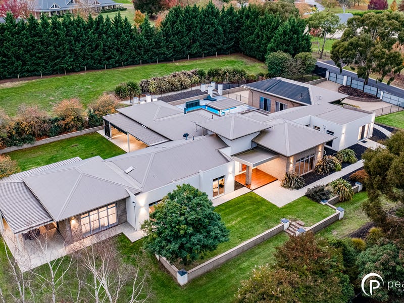 812 Glen Moidart Drive, Berwick, Vic 3806 Property Details