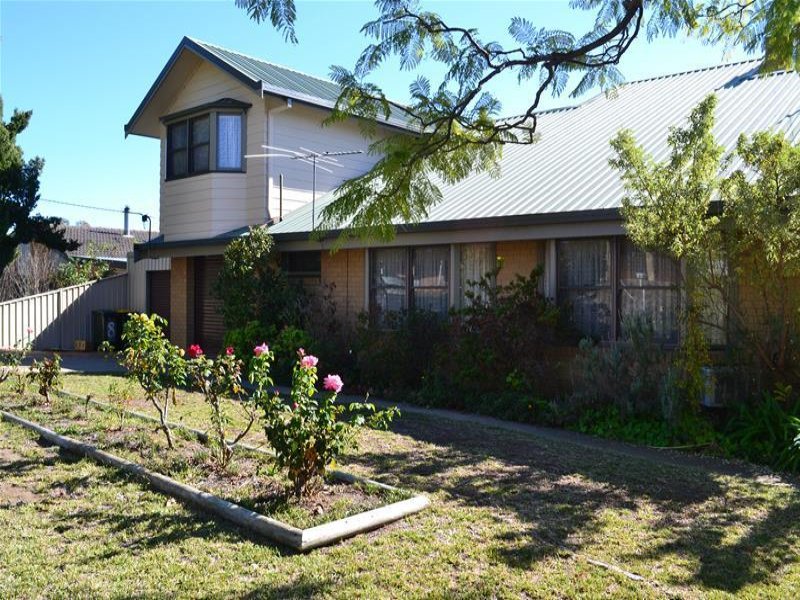 8 Vernon Street, Inverell, NSW 2360 Property Details