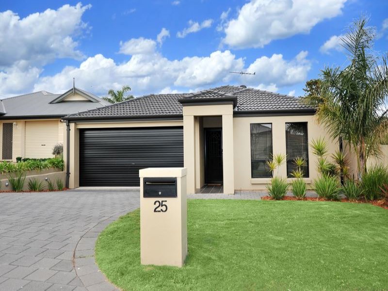 25 Fryer Street, Hallett Cove, SA 5158
