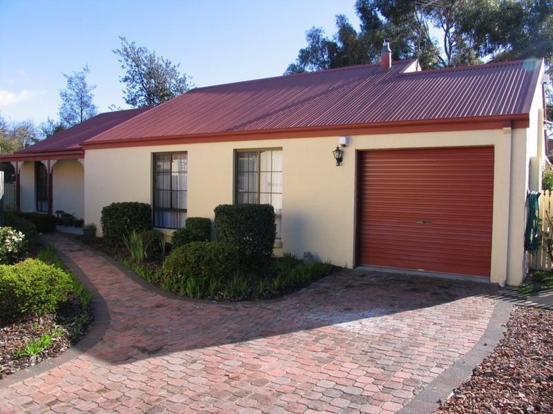 2/9 Patricia Place, Newnham, TAS 7248