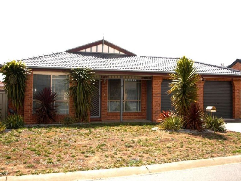 22 Thomas Royal Gardens, Queanbeyan East, NSW 2620