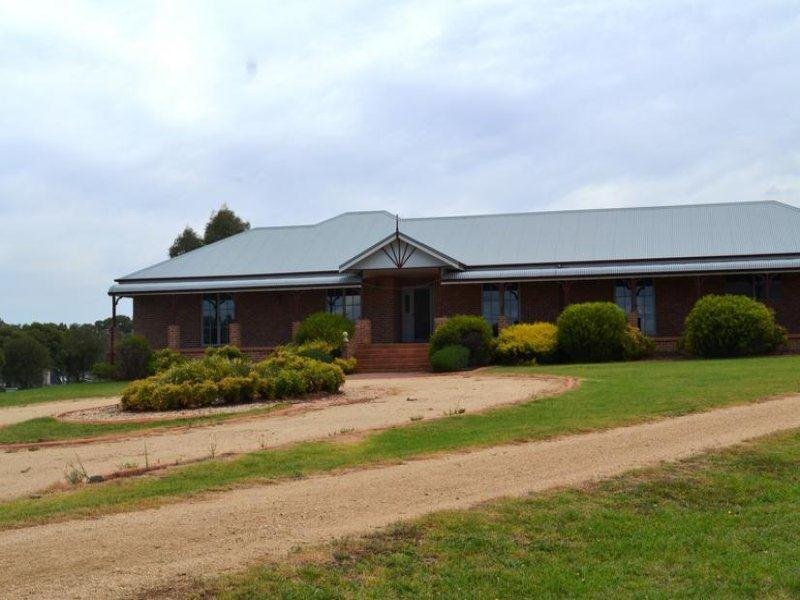 106 Runnymede Drive, Inverell, NSW 2360 Property Details